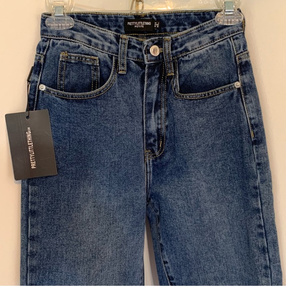 NWT* Pretty Little Thing Barrel Leg Split Hem Jeans - Picture 3 of 9